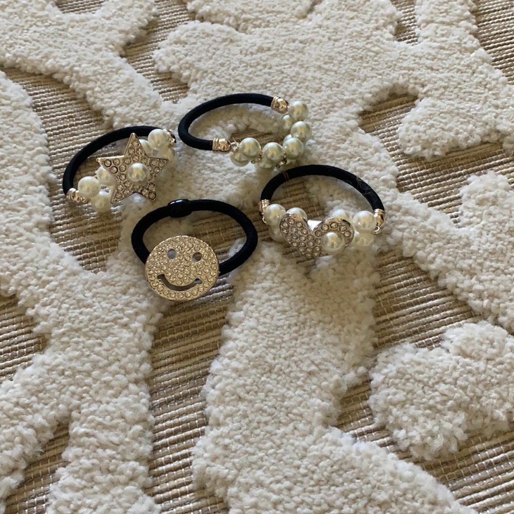 Set of 4 girls pony tail holders